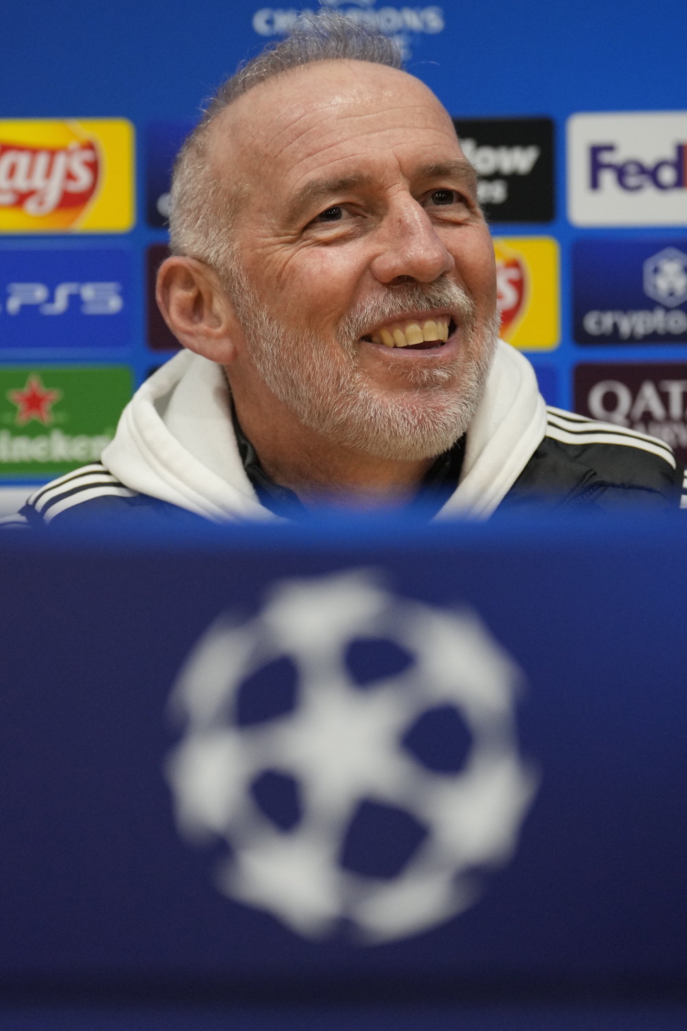 赛前切尔西备战欧冠，官宣签约细节曝光，震撼外界，年轻球员得到机会的简单介绍