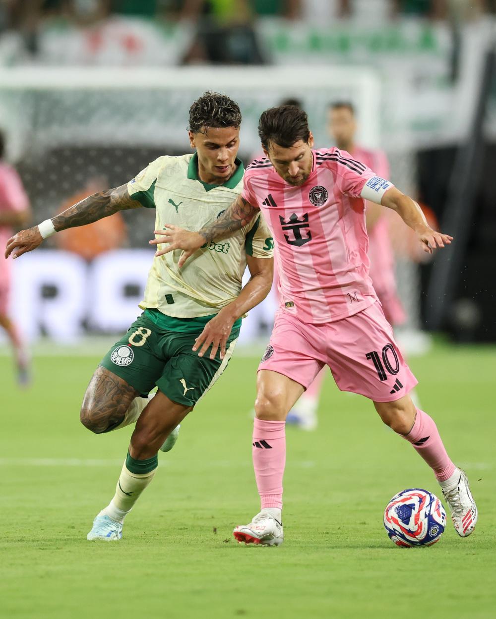 集结日突围战来临；罗马围绕法国杯状态回暖；态度坚定；身体对抗强度拉满(功德林1一7次特赦名单详细)