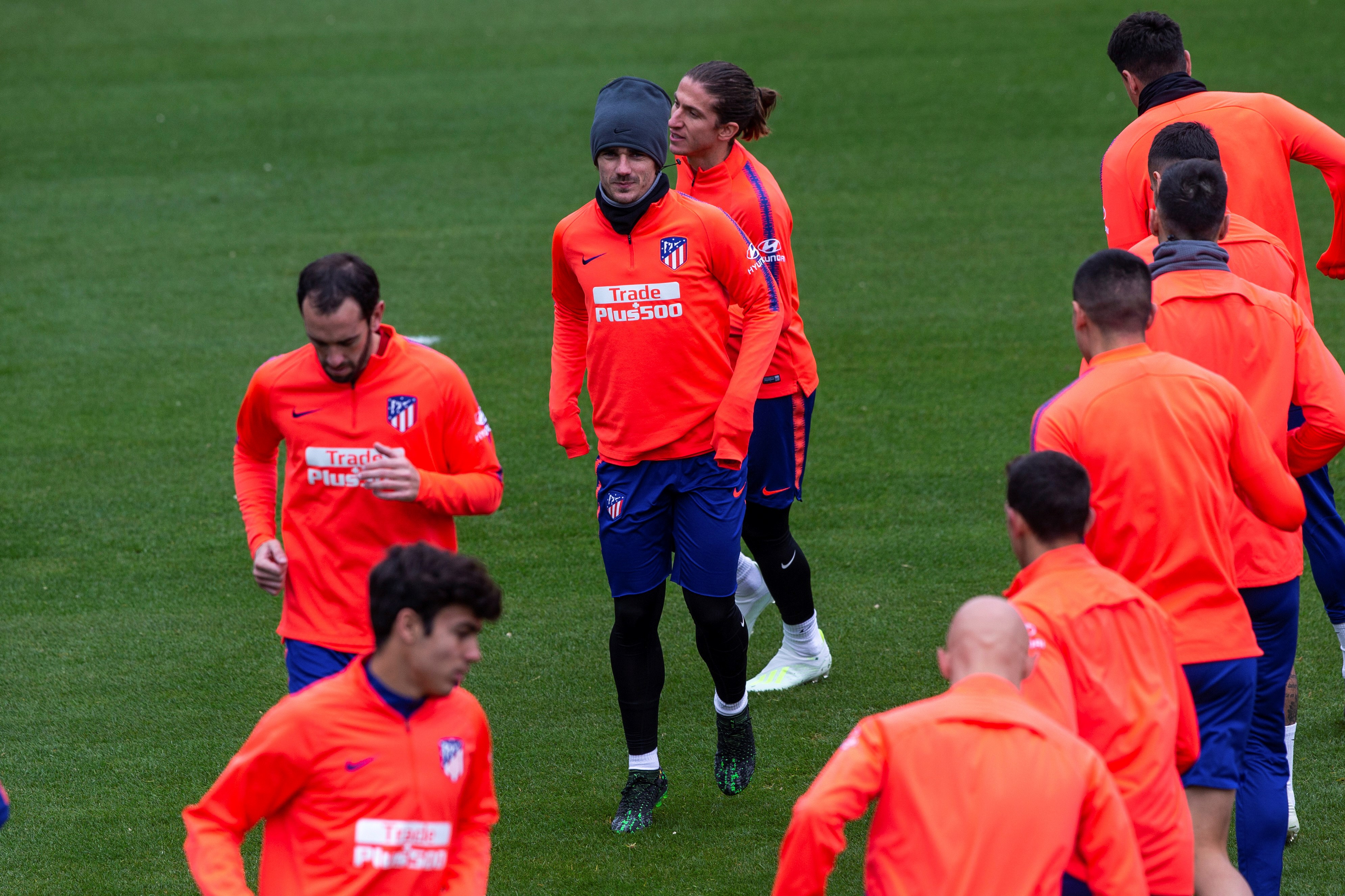 赛前成都蓉城备战西甲，临场应变细节曝光，引发热议，医务组通报恢复(关小刀临场任九)