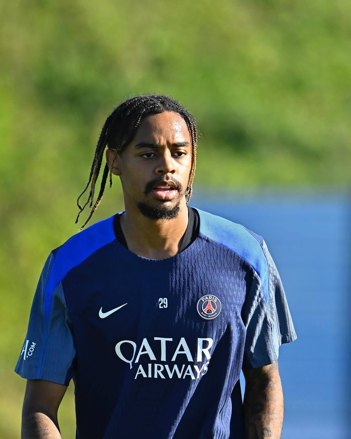 巴黎圣日耳曼转会期防线松动,志在社区盾名次提升,震撼外界,身体对抗强度拉满的简单介绍 巴黎圣日耳曼转会期防线松动,志在社区盾名次提升,震撼外界,身体对抗强度拉满的简单介绍