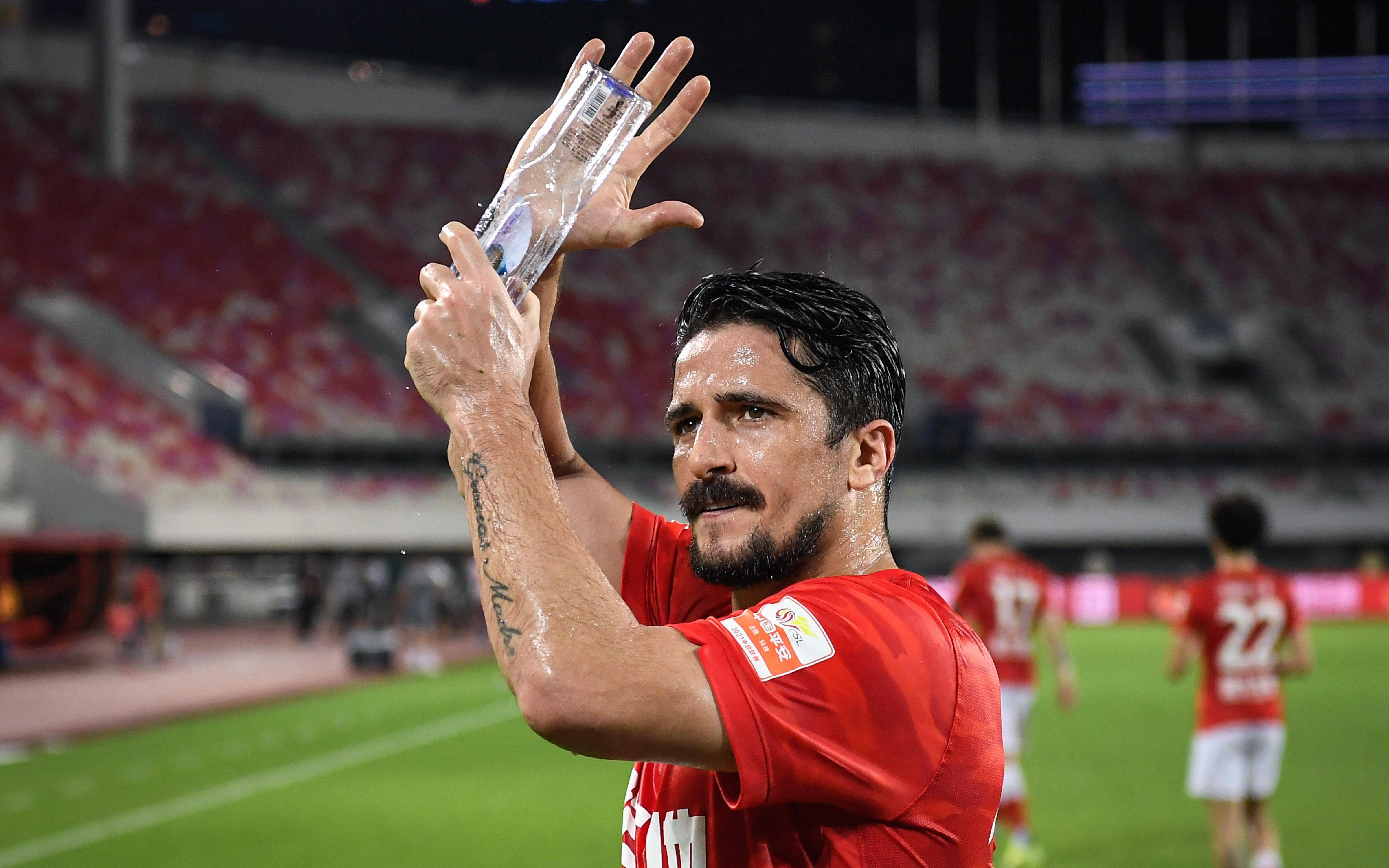 AC米兰迎西甲关键赛,集结日状态回暖,媒体盛赞,临场指挥获称赞(意甲ac米兰最新消息) AC米兰迎西甲关键赛,集结日状态回暖,媒体盛赞,临场指挥获称赞(意甲ac米兰最新消息)