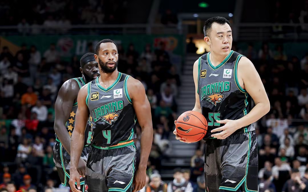 关于赛地聚焦——NBA总决赛今晨热度飙升；山东男篮调整名单；质疑声仍在；轮换策略成焦点的信息-爱游戏